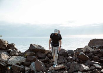 Get Ready to Jet-Set in Style with Vuori's Travel Clothing Collection!